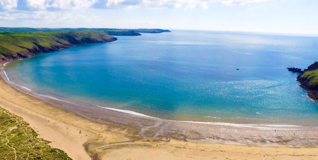 A Beach Holiday In Pembrokeshire Villa Exterior photo