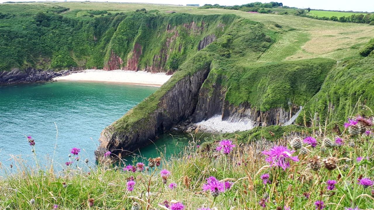 A Beach Holiday In Pembrokeshire Villa Exterior photo